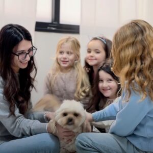 مجموعة علاجية بمساعدة الحيوانات